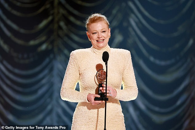 'Thank you so much for this. This means so much for a little Australian girl to be here on Broadway,' Sarah told the crowd as she accepted the award