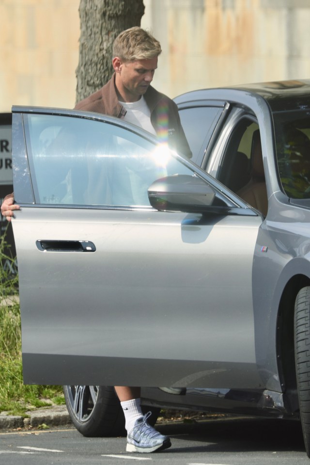 Jeff Brazier getting into a car.