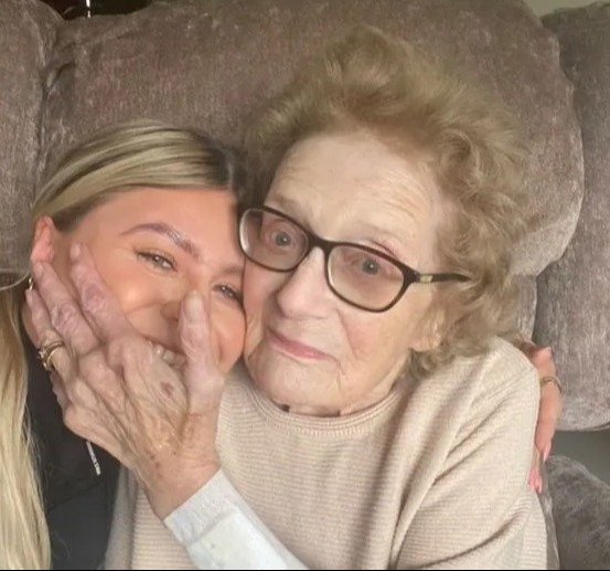 Jess and Norma embracing.
