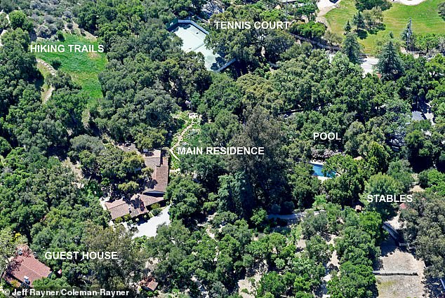 The compound Selleck has retreated to was purchased from crooner Dean Martin back in 1988 and boasts around 1,500 trees and an array of other greenery