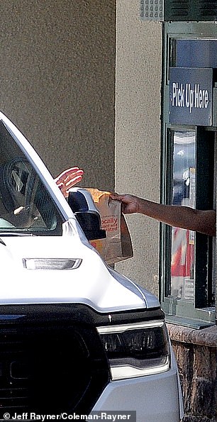 Selleck grabs his burger