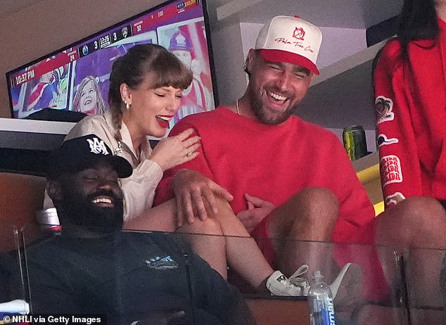 Last week, the couple enjoyed a low-key date night at an upscale restaurant in Palm Beach