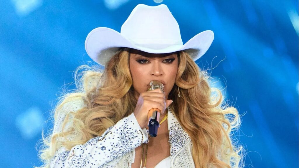 Hollywood A-lister forced to find new hotel after blundering staff double booked her £25k a night suite with Beyonce
