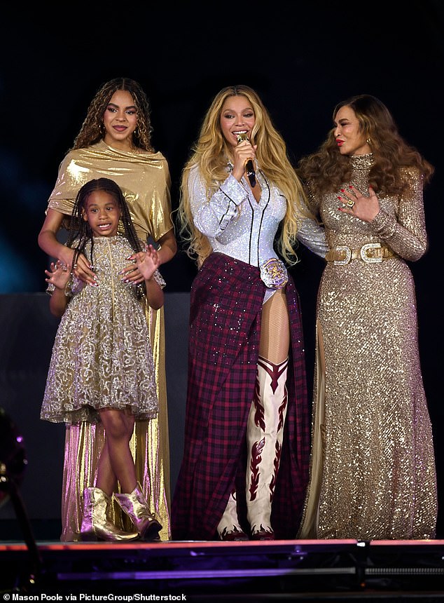 Beyoncé's mom Tina's decision to write her own memoir is said to be the inspiration behind her daughter's decision to put pen to paper and tell her own story. ¿Tina has been encouraging Beyoncé to be honest and raw about everything ¿ including the infidelity¿
