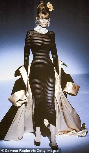 The Swedish model arrived on the red carpet in the archival look, which Claudia wore in 1995.