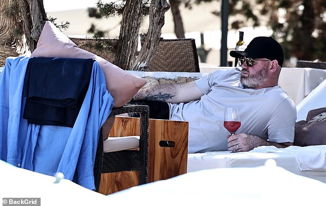 Wayne was looking fully relaxed on the trip away
