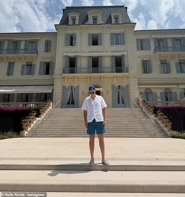 In a jaw-dropping Instagram album, Sofia posted a few snaps of her luxurious trip, including a couple of pictures she lovingly took of her husband