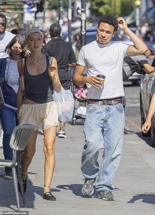 The duo appered very comfortable in each other's company on the outing