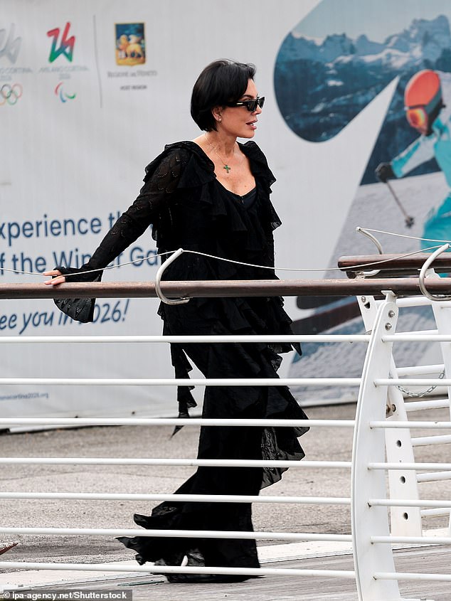 Kris looked incredible in her floor length gown that was adorned with ruffle detailing
