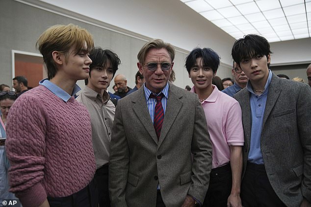Daniel posed with members of South Korean band Tomorrow X Together