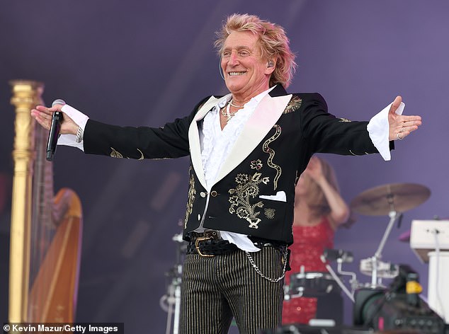 Sir Rod Stewart performed in the Legend's slot after The Libertines wrapped up their impressive set on the Pyramid Stage