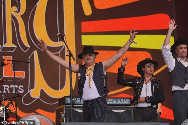 The band, made up of frontmen Carl Barât and Pete Doherty , performed on the Pyramid stage as the boiling hot sun shone down on Worthy Farm