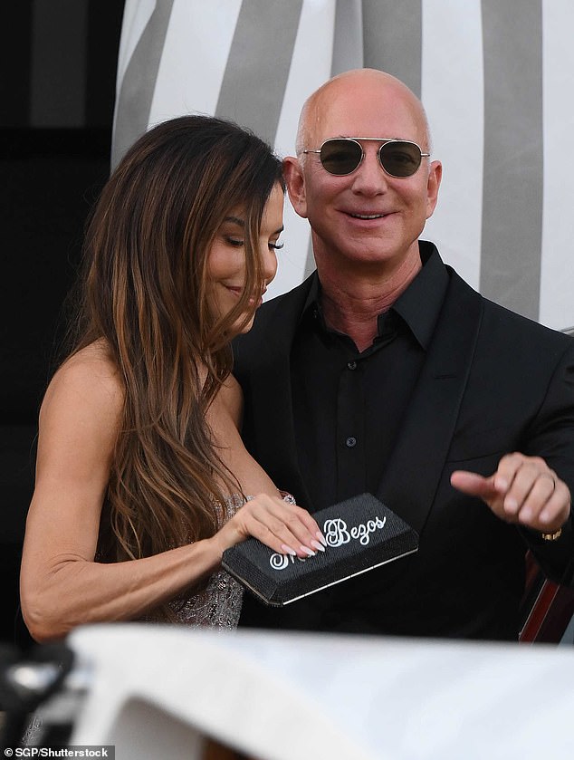 Sanchez, seen with her new spouse in Venice, Italy on Saturday, didn't want to spoil the surprise of Bezos seeing her in her wedding gown ahead of the nuptials