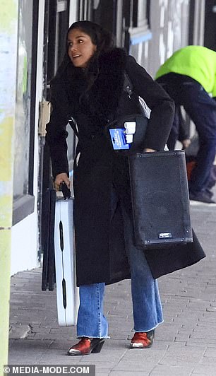 Sarah, 40, was seen helping her boyfriend set up his display in the studio earlier in the day