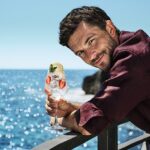 With a MARTINI Spritz in hand and the Mediterranean serving as a backdrop, one could be forgiven for thinking Bond candidate Jonathan Bailey was filming his first scenes as 007