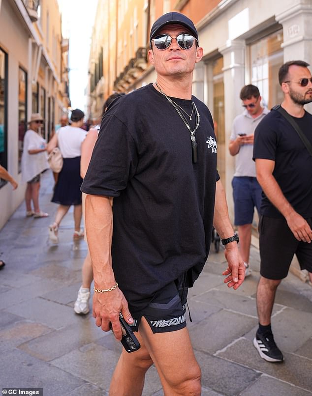 Teixeira later explained that Bloom 'is not trying to dominate headlines, but he's appearing at exactly the right places, looking relaxed, charismatic, and unburdened'; seen this past weekend in Venice on Saturday