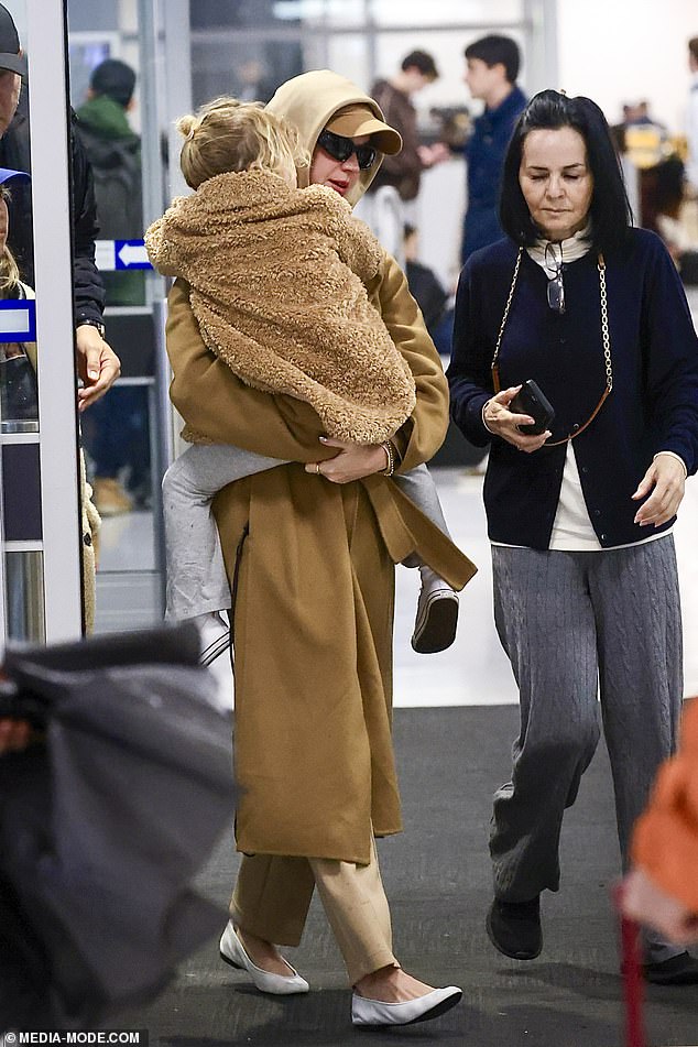 Katy hid her famous face in sunglasses and despite heading for a long flight back to the USA, Katy opted for some light makeup including a pink lipstick