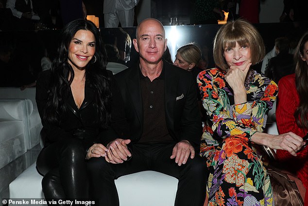 Lauren Sanchez, Jeff Bezos and Anna Wintour in the front row of the Tom Ford AW20 Show in 2020