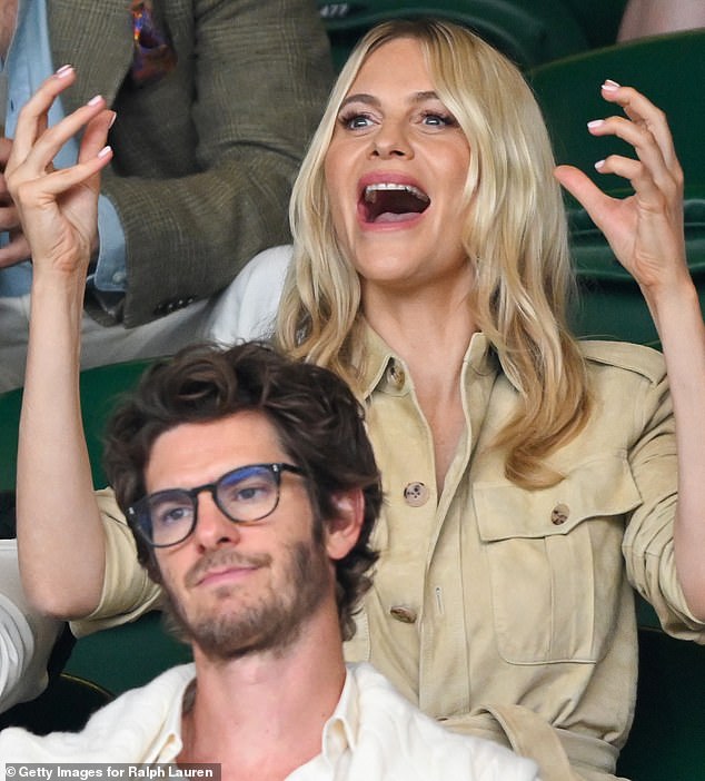 At one point both stars were left very unimpressed by the game