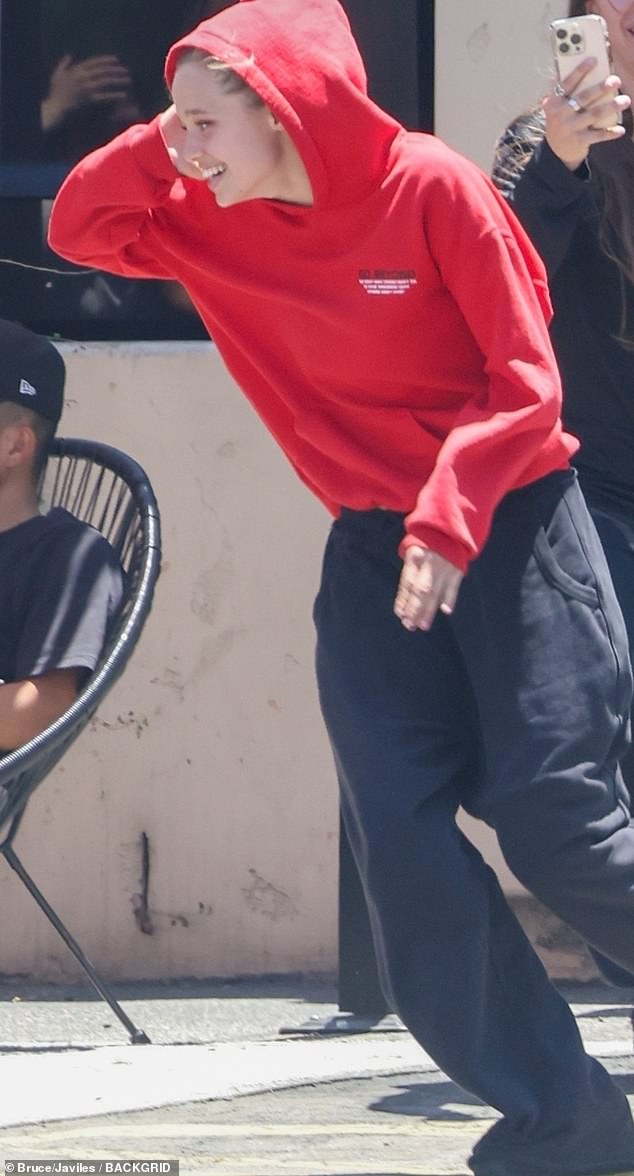 Shi was in high spirits after meeting up with a few gal pals at a local eatery
