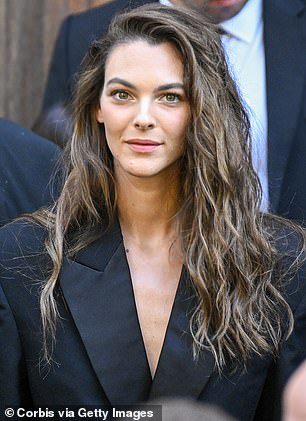Vittoria looked typically chic i na black Balenciaga blazer ahead of her front row appearance
