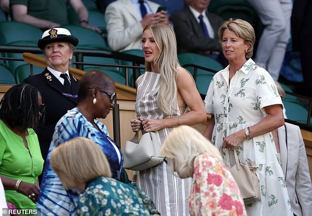 Ellie teamed her stylish look with a chic grey handbag