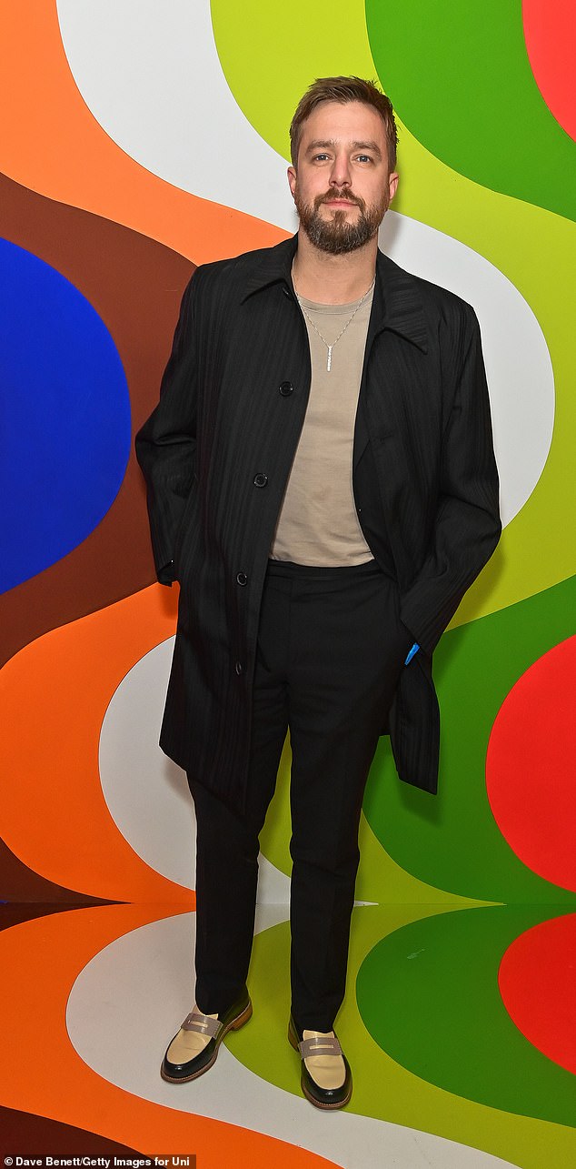 A new voice of Love Island could help to revamp the series as Scottish comedian Iain Sterling¿s jokes feel dried up and tired (pictured in 2024)