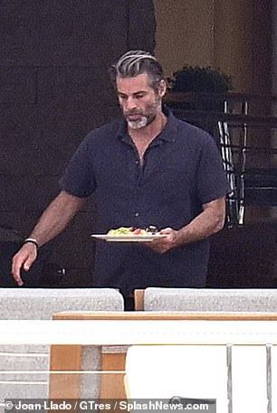 Curtis and Aniston were recently seen getting close on a yacht in Mallorca with Jason Bateman and other friends