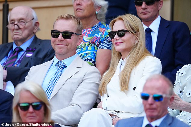 On Nicole's other side was decorated cycling Chris Hoy, looking dashing in a grey suit and blue plaid tie
