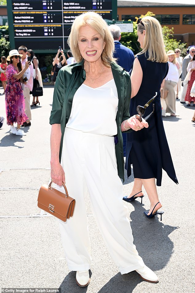 Nicole sat in the Royal Box alongside Anna Wintour, who as always sported her oversized sunglasses and blunt fringed bob