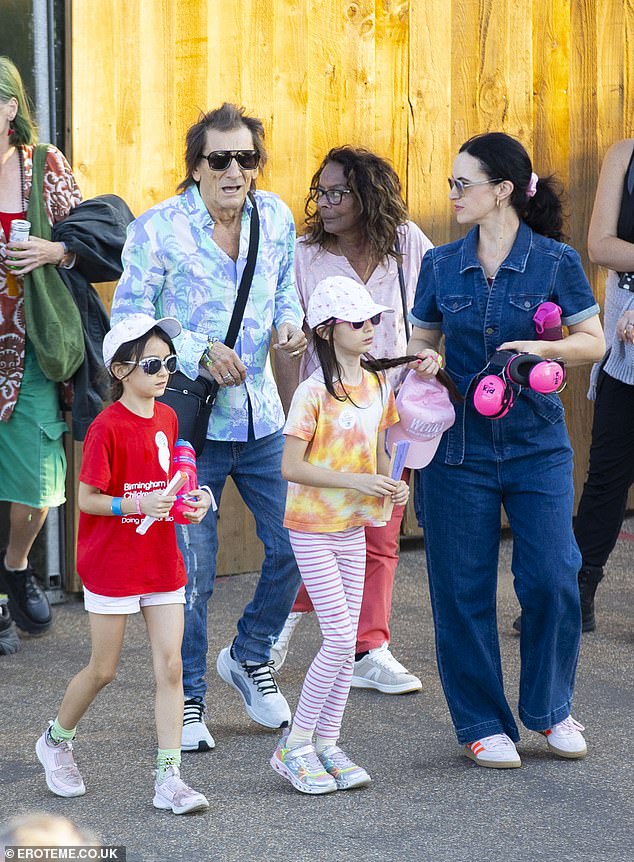 Ronnie attended the show with his wife Sally Humphreys Wood and their twin daughters Gracie Jane and Alice Rose, nine, who supported him as he took to the stage
