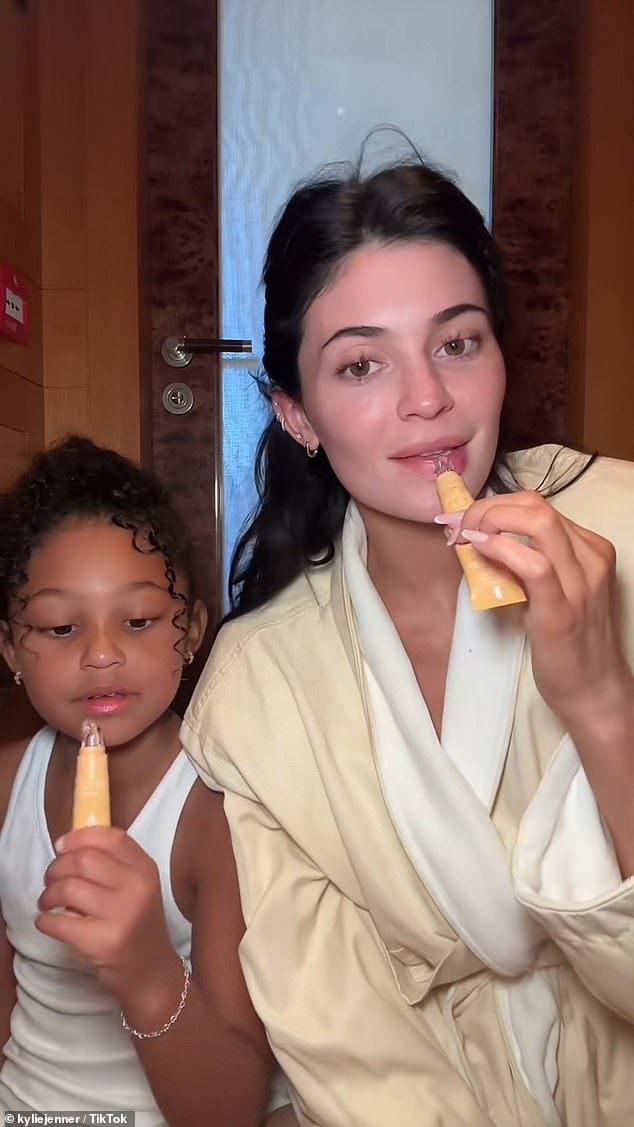 During the clip, Kylie ¿ who was using Kylie Cosmetics products in the video ¿ revealed the crucial natural beauty lesson she imparted to her daughter