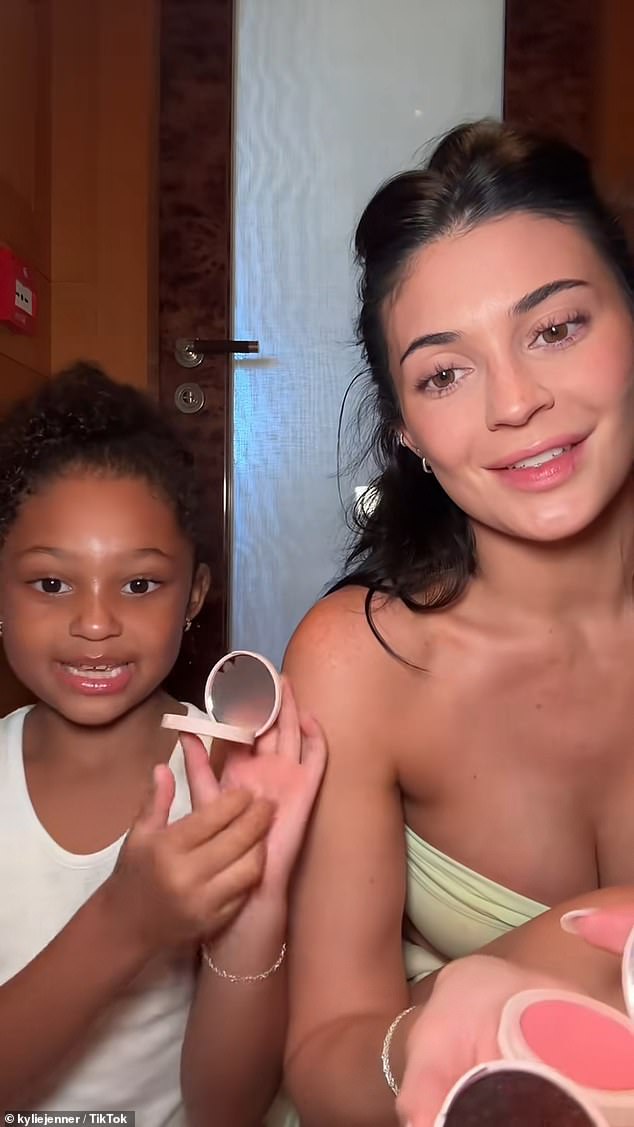 'Yes,' Kylie ¿ who recently stunned fans with a 'nasty looking' plastic surgery scar from a breast augmentation ¿ responded