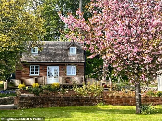 As well as Knoll Hill House itself, the estate boasts a swimming pool and several outbuildings, including two self-contained cottages