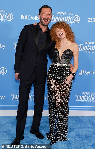 Lyonne - who plays Rachel Rozman - made sure to pose with her castmate Ebon