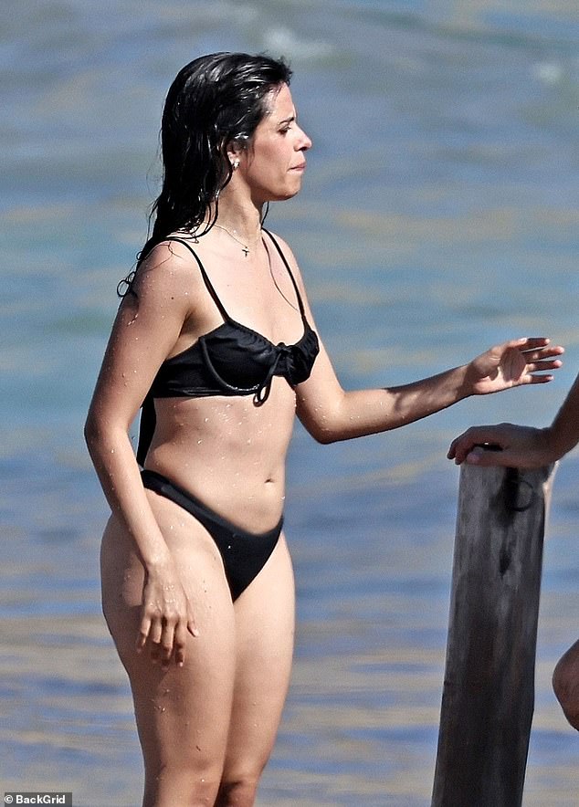 Her last boyfriend was singer Shawn Mendes