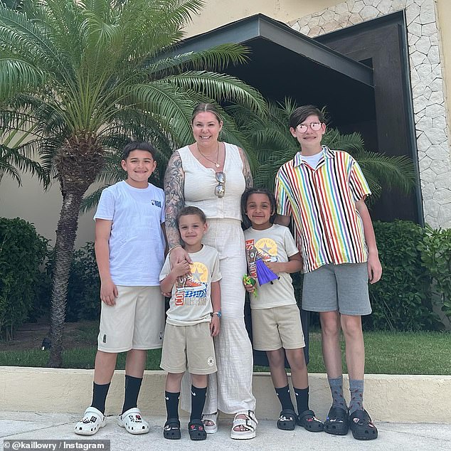 The MTV alum is a mother of seven; pictured with four of her children