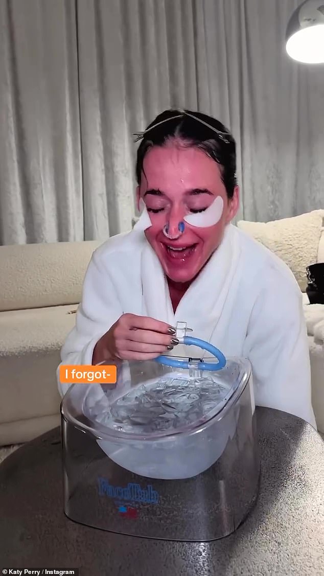 In the clip, she dipped her face into a bowl of iced water as she gripped a blue bar with her teeth and timed how long she could hold her face in freezing cold water