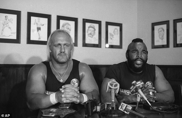 Hogan posed with Mr. T at a press conference in 1985