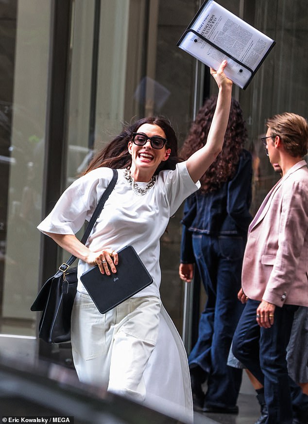 Anne was seen filming a scene in which she runs desperately out of a building and into the street, holding a sheaf of papers up into the air