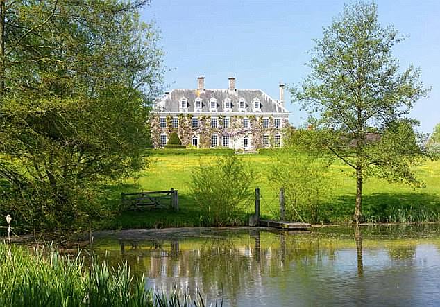Elizabeth's £6million country estate in Herefordshire that boast 13 bedrooms, five bathrooms and its very own lake