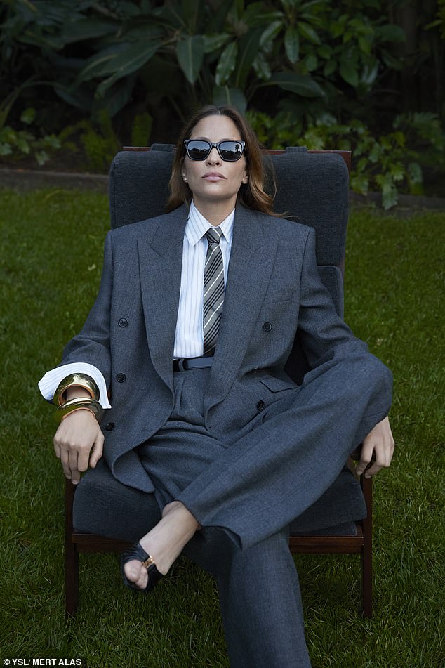 Frankie looked dapper in a sophisticated grey suit and tie look