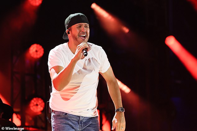 Despite the unexpected interruption, Bryan maintained his composure and finished the song without missing a beat