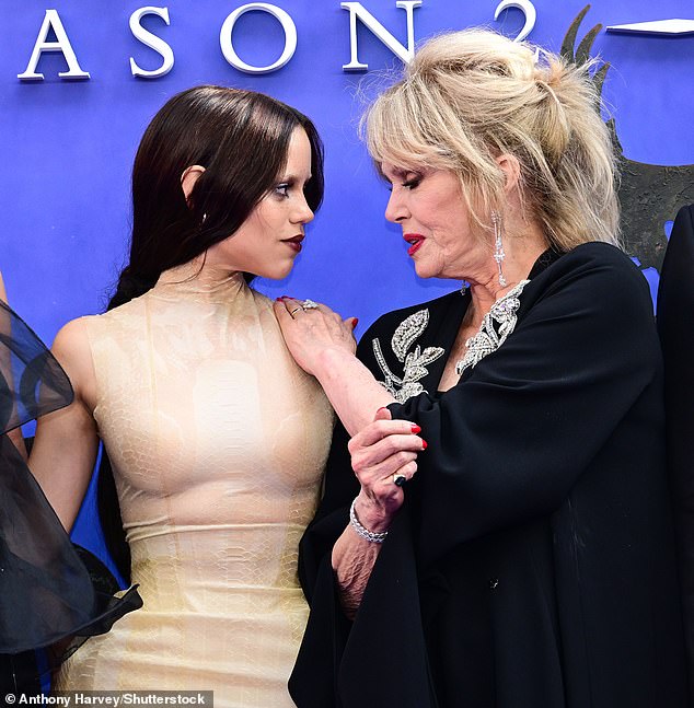 Jenna and Joanna posed for a photo together