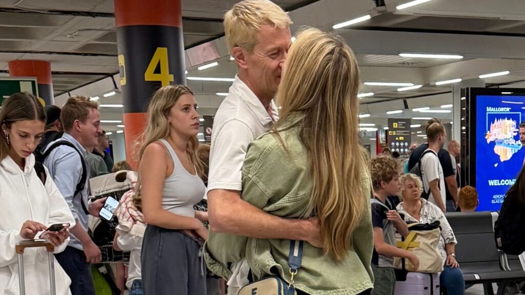 Fearne Cotton has passionate snog with new boyfriend as they fly off on romantic mini-break