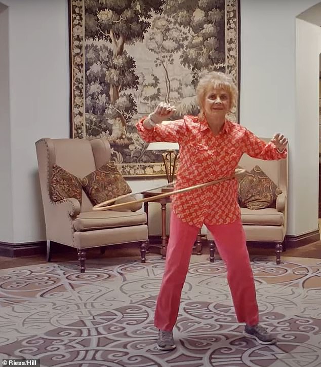 Joan Anderson, an Australian woman who played a crucial but long-overlooked role in launching the global hula hoop craze, has died in California aged 101