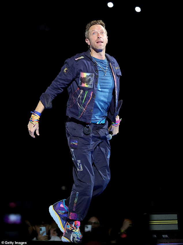 Several Aussie emergency services have cheekily jumped on the viral Coldplay 'kiss cam' moment that left one couple horrified ¿ by turning it into a series of memes. On Wednesday, Coldplay's Chris Martin caught two unsuspecting fans off guard at the band's Boston concert