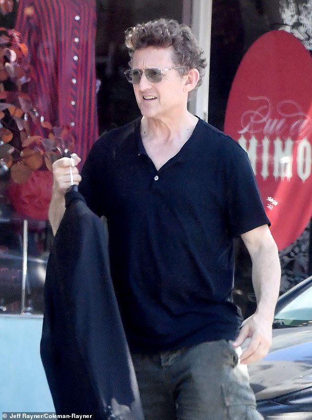 One of the most beloved stars of the ¿80s left fans stunned by how youthful he looked while celebrating his 60th birthday on Thursday