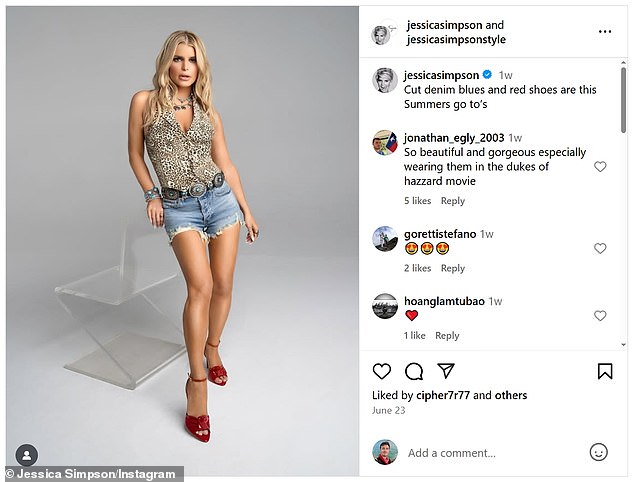 Jessica Simpson left her fans absolutely speechless while recreating one of her most famous looks of all time