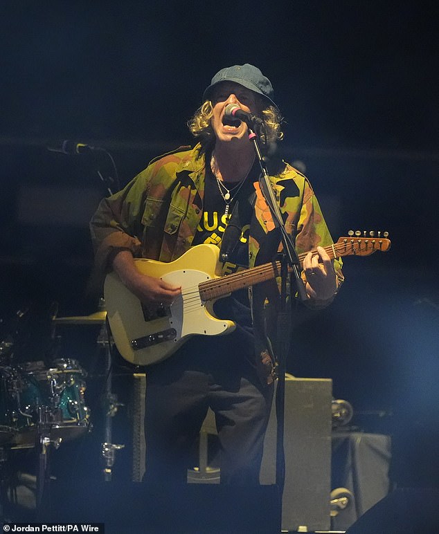 Cast frontman John Power paid an emotional tribute to Diogo Jota on the first night of the Oasis reunion tour on Friday